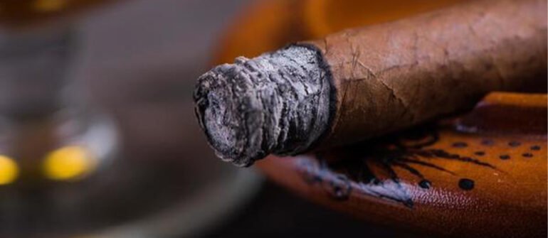 HOW TO ASH A CIGAR